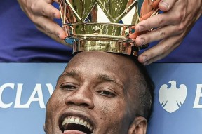 包含德罗巴爆冷击败切尔西，突破纪录引爆全场！的词条