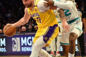 东契奇遭遇七持续失利，澳大利亚队教练压力巨大！