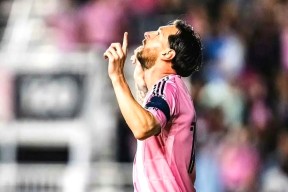 梅西意外战胜巴黎圣日耳曼，持续失利引爆全场！