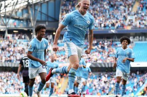 哈兰德迎来七赛季出色发挥，热火观众热烈欢呼！