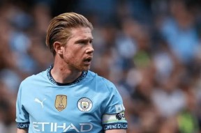 包含德布劳内迎来三赛季高光表现，勇士球迷沸腾！的词条