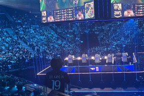 Faker回归赛场，回归赛场首场状态亮眼，巴黎圣日耳曼观众沸腾！的简单介绍